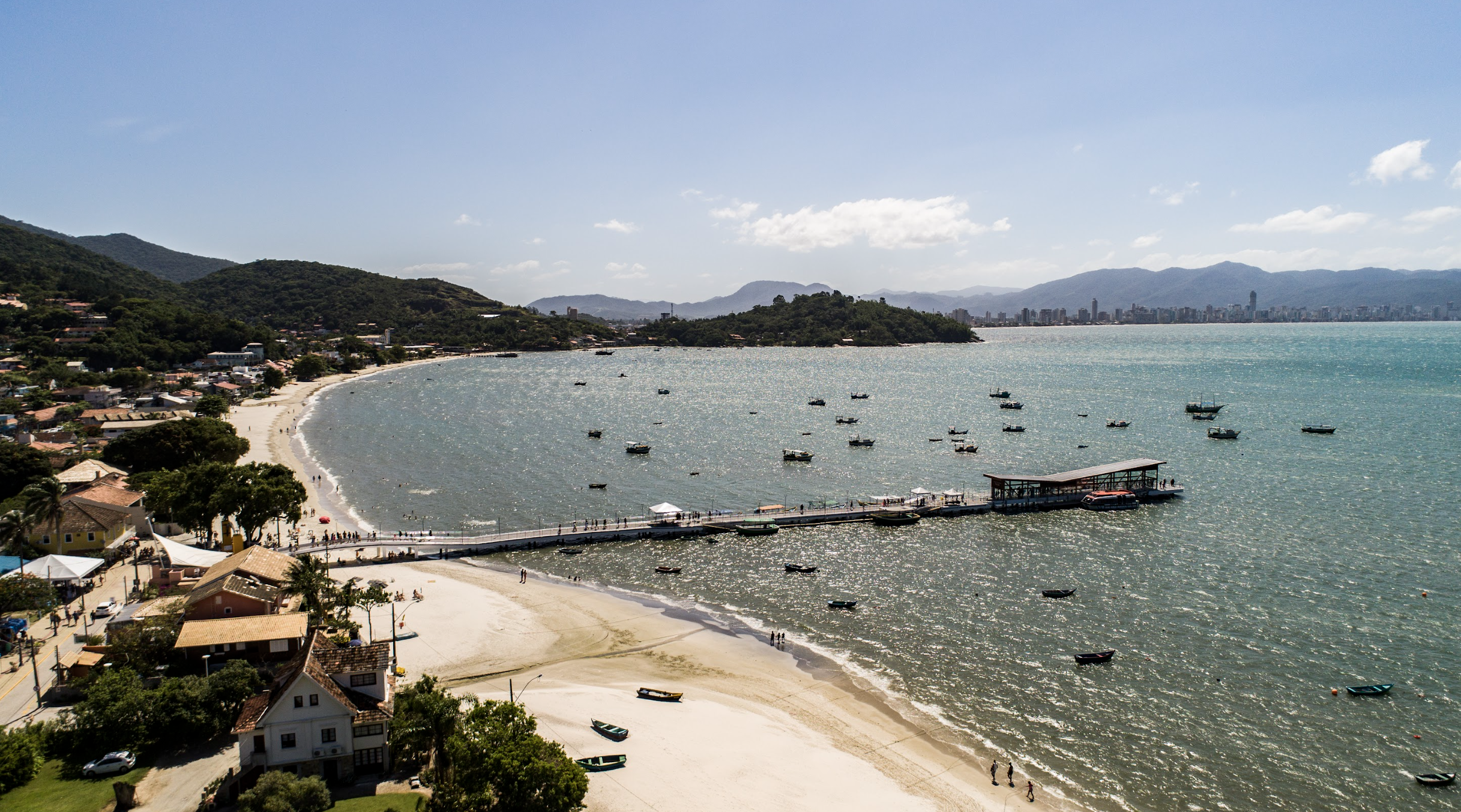 Porto Belo segue com 100% de balneabilidade.